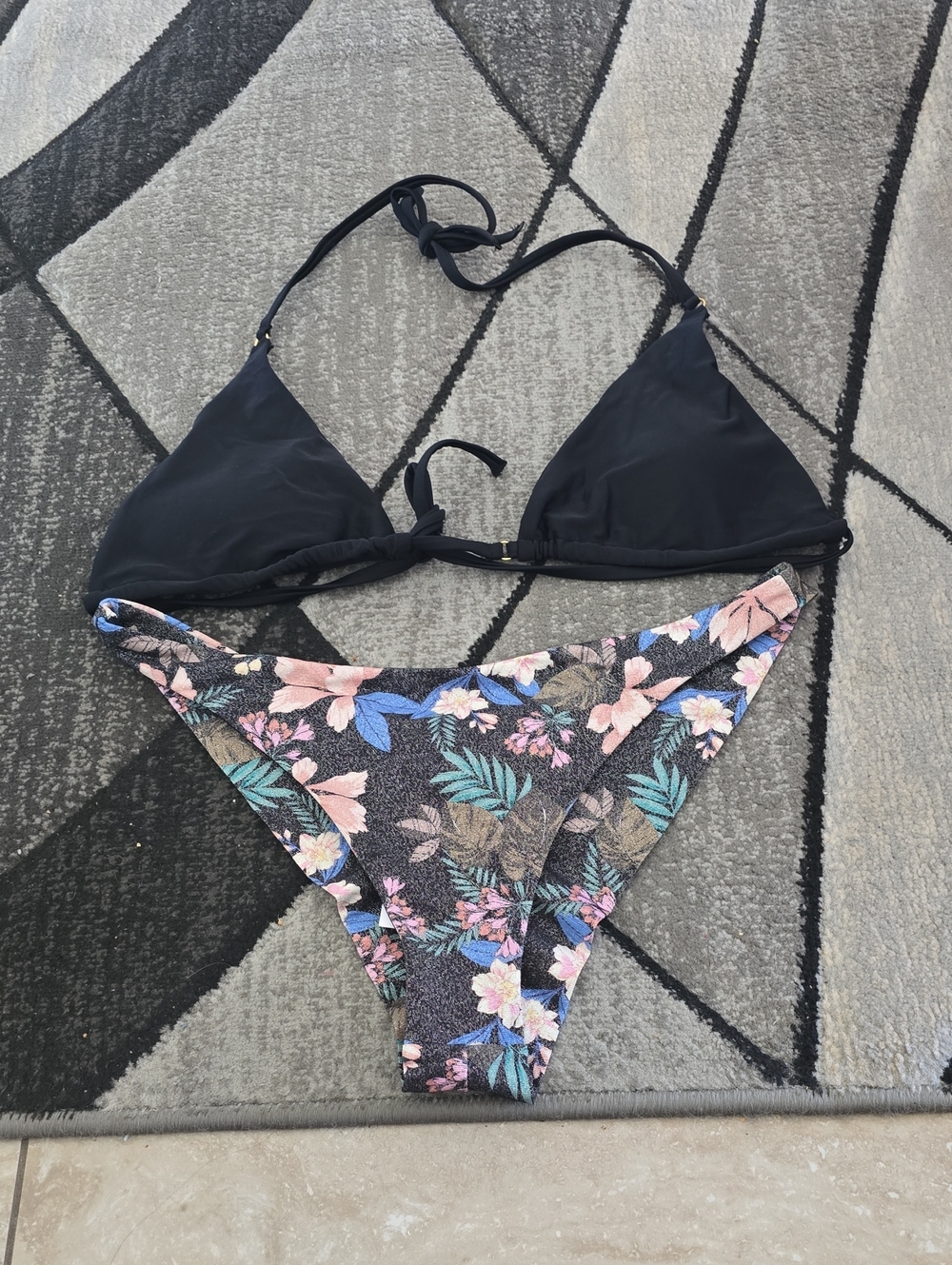 Oneil Bottoms Sz Lg Black Triangle Bikini Top
